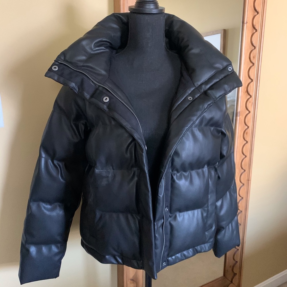 Abercrombie cropped puffer jacket